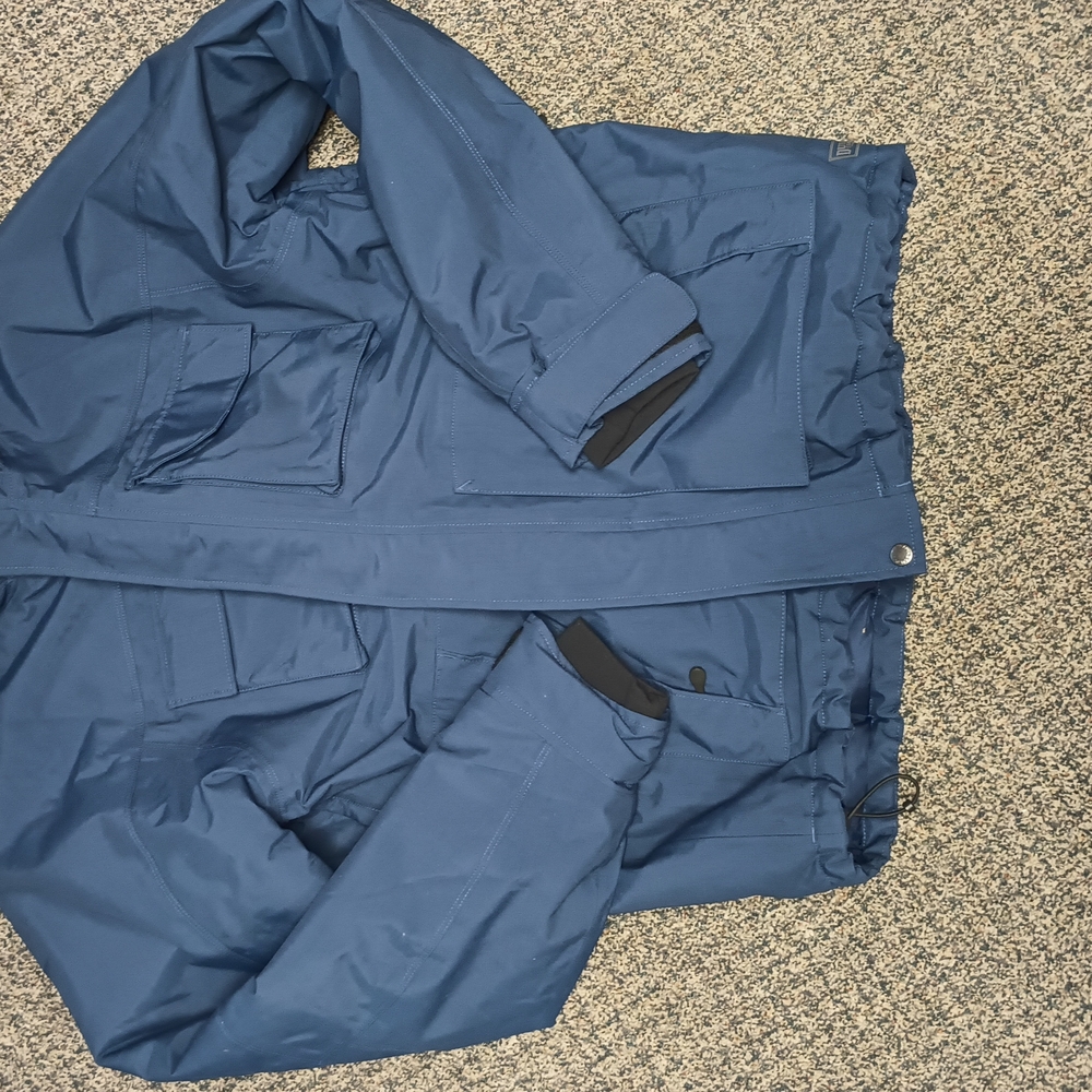 Duluth Trading Co Blue Puffer Jacket with Water-Resistant Finish